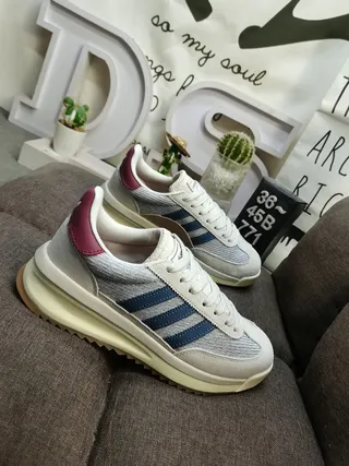 Adidas Beige Blue Retro Runner Silhouette Textured Knit Upper Lifestyle Sneakers 9