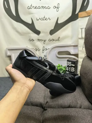 Adidas Chaussures Mary Jane Supérieur Velours Noir Détail Trois Rayures Latéral 5