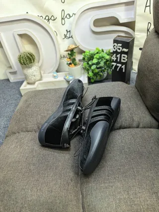 Adidas Chaussures Mary Jane Supérieur Velours Noir Détail Trois Rayures Latéral 6