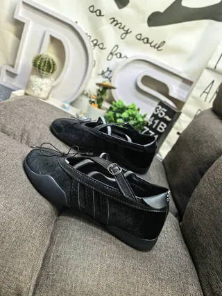 Adidas Chaussures Mary Jane Supérieur Velours Noir Détail Trois Rayures Latéral 7