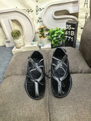 Adidas Chaussures Mary Jane Supérieur Velours Noir Détail Trois Rayures Latéral 10