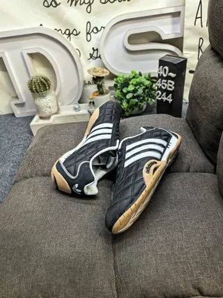 Adidas Noir Blanc Cuir matelassé Upper Trois rayures Panneau latéral Chaussures de football indoor 6