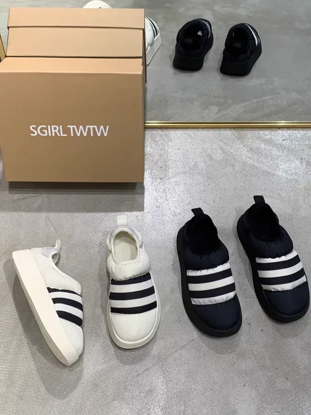 Adidas काला सफेद स्लिप-ऑन प्लेटफॉर्म सोल लाइफस्टाइल स्नीकर 21