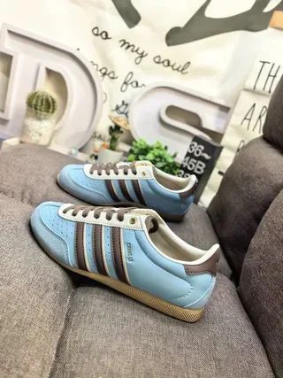 Adidas Blue Brown Low-Top Perforated Toe Lifestyle Sneakers 7