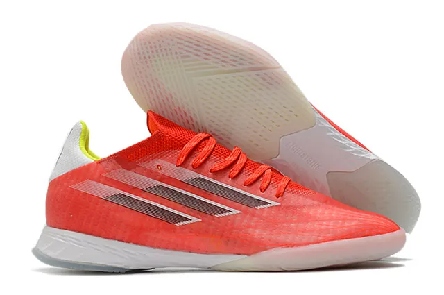 Adidas Chaussures de football indoor à silhouette basse à empiècement tricoté bleu rose 2