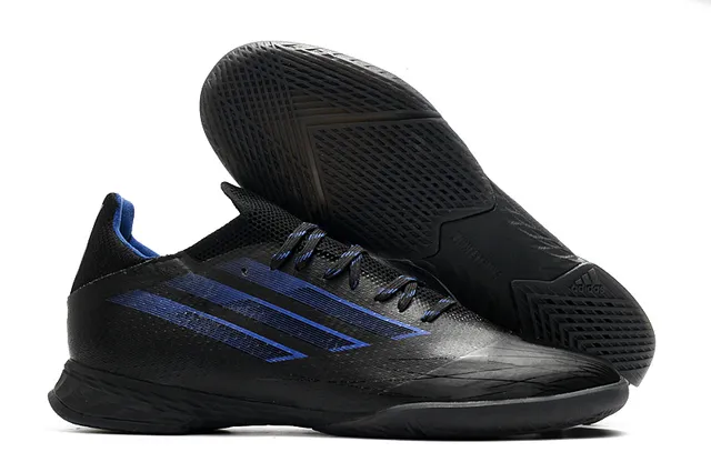 Adidas Chaussures de football indoor à silhouette basse à empiècement tricoté bleu rose 3