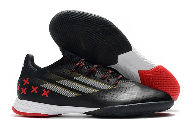 Adidas Chaussures de football indoor à silhouette basse à empiècement tricoté bleu rose 10