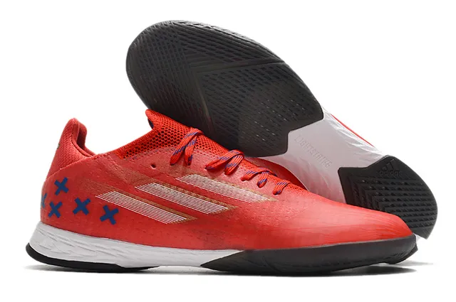 Adidas Chaussures de football indoor à silhouette basse à empiècement tricoté bleu rose 12