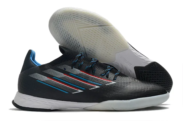 Adidas Chaussures de football indoor à silhouette basse à empiècement tricoté bleu rose 13