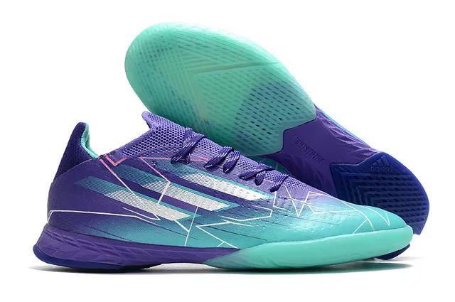 Adidas Chaussures de football indoor à silhouette basse à empiècement tricoté bleu rose 15