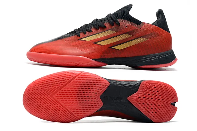 Adidas Chaussures de football indoor à silhouette basse à empiècement tricoté bleu rose 19