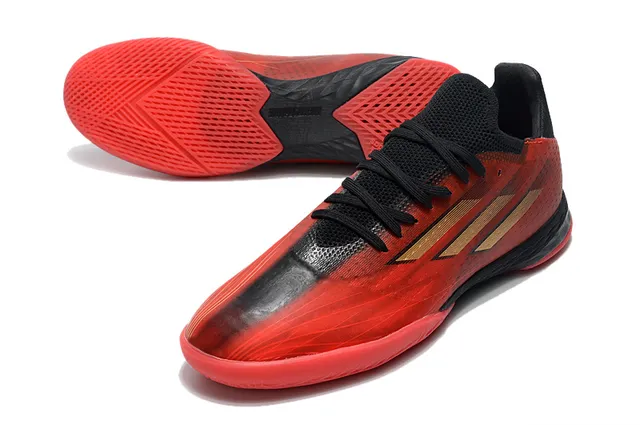 Adidas Chaussures de football indoor à silhouette basse à empiècement tricoté bleu rose 23