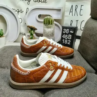 Adidas भूरा सफेद क्रोकोडाइल एम्बॉस्ड चमड़ा ऊपरी तीन पट्टी ओवरले लाइफस्टाइल स्नीकर