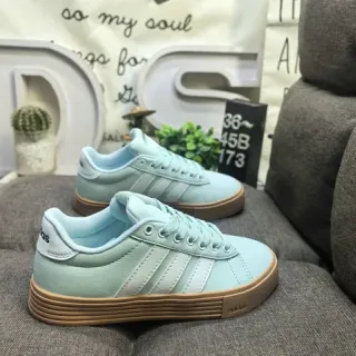 Adidas Campus मिंट ब्लू और सफेद लाइफस्टाइल स्नीकर