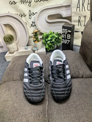 Adidas Copa Sapatos de futebol indoor preto branco com painel lateral acolchoado de três listras 10