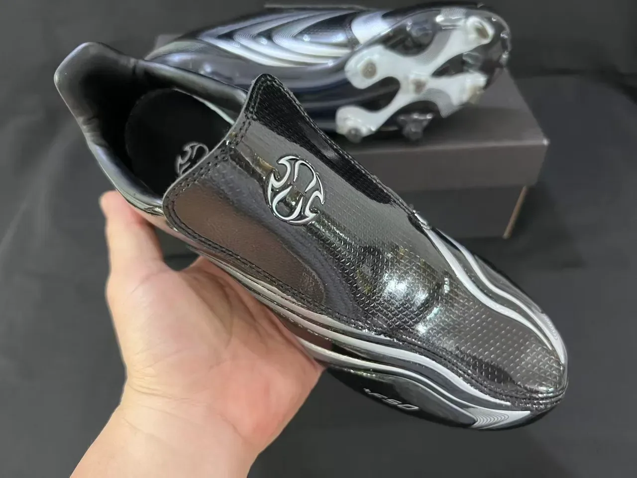 Adidas F50 Preto Prateado Onda Superfície Firme Sapatos de Futebol 5