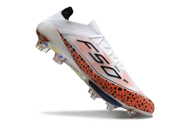 Adidas F50 Sapatos de futebol branco laranja low-cut upper de malha overlay de manchas solo firme 2