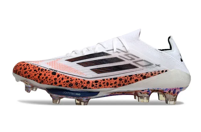 Adidas F50 Sapatos de futebol branco laranja low-cut upper de malha overlay de manchas solo firme 7