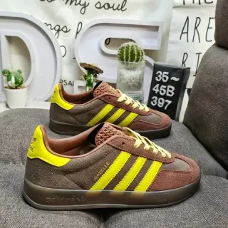 Adidas Gazelle भूरा और पीला लाइफस्टाइल स्नीकर्स