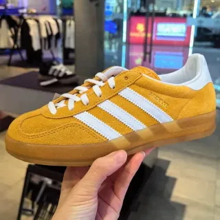 Adidas Gazelle सरसों पीली मखमली लाइफस्टाइल स्नीकर