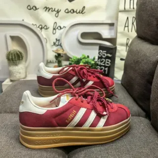 Adidas Gazelle लाल सुड प्लेटफॉर्म लाइफस्टाइल स्नीकर