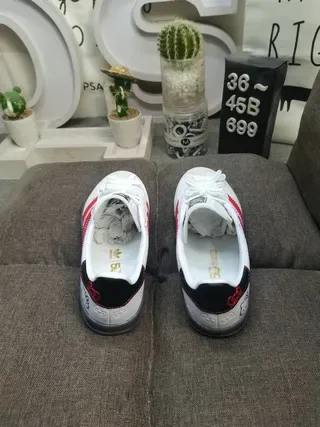Adidas Gazelle White Red Black Hello Kitty Lifestyle Sneakers 8