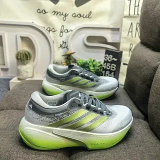 Adidas Zapatillas de correr con upper gris verde de punto, gradiente de rayas lime