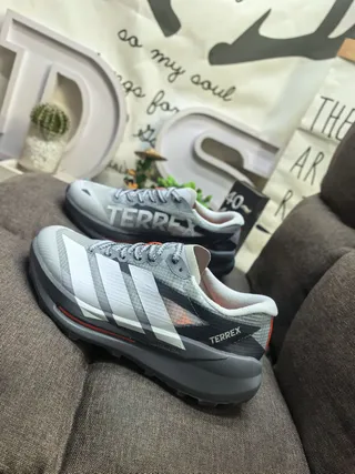 Adidas Gray White Mesh Upper Three-Stripe Side Panel Running Shoes 7
