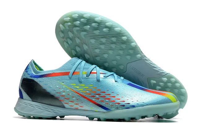 Adidas Chuteiras de futebol turf laranja e preto com upper de knit de corte baixo e sistema de amarração assimétrica 7