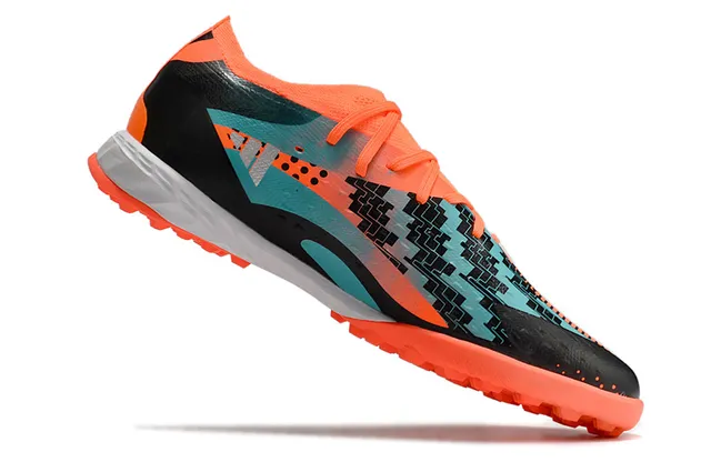 Adidas Chuteiras de futebol turf laranja e preto com upper de knit de corte baixo e sistema de amarração assimétrica 14