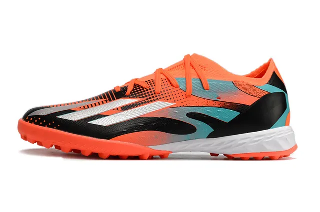Adidas Chuteiras de futebol turf laranja e preto com upper de knit de corte baixo e sistema de amarração assimétrica 16
