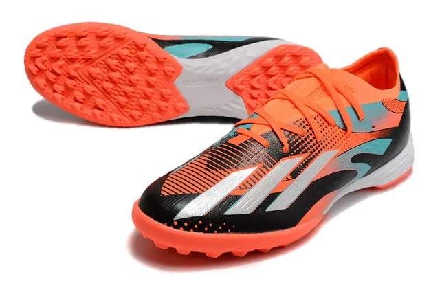 Adidas Chuteiras de futebol turf laranja e preto com upper de knit de corte baixo e sistema de amarração assimétrica 17