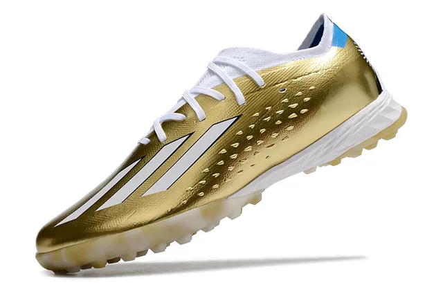 Adidas Chuteiras de futebol turf laranja e preto com upper de knit de corte baixo e sistema de amarração assimétrica 21