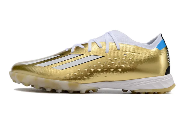 Adidas Chuteiras de futebol turf laranja e preto com upper de knit de corte baixo e sistema de amarração assimétrica 22