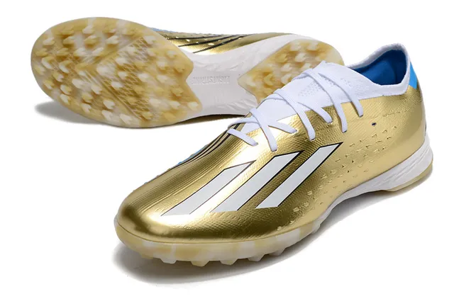 Adidas Chuteiras de futebol turf laranja e preto com upper de knit de corte baixo e sistema de amarração assimétrica 23
