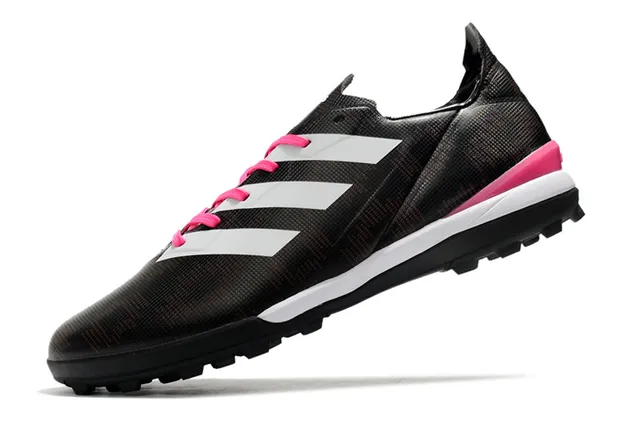 Adidas Chaussures de football orange et noir, upper synthétique, lacets asymétriques, low-cut pour gazon artificiel 10