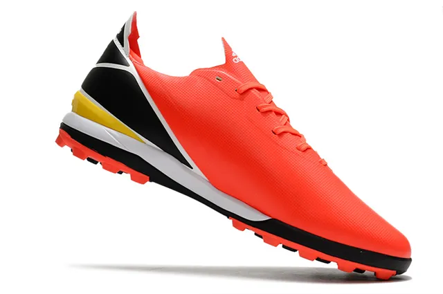 Adidas Chaussures de football orange et noir, upper synthétique, lacets asymétriques, low-cut pour gazon artificiel 23