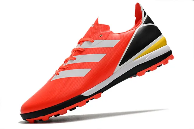 Adidas Chaussures de football orange et noir, upper synthétique, lacets asymétriques, low-cut pour gazon artificiel 24