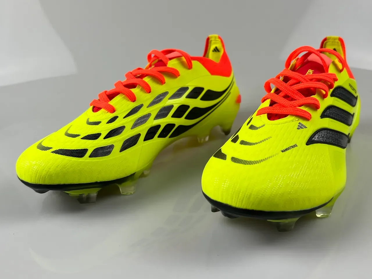Adidas Predator Jaune Orange Néon Upper Accent Lacets et Col Chaussures de Football Terrain Ferme 9