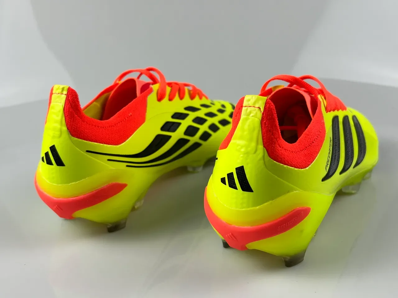 Adidas Predator Jaune Orange Néon Upper Accent Lacets et Col Chaussures de Football Terrain Ferme 10