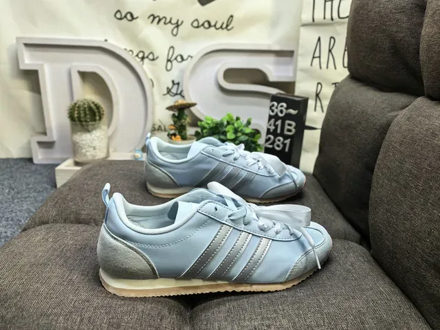 Adidas Red Beige Retro Low-Top Suede And Textile Upper Lifestyle Sneakers 21