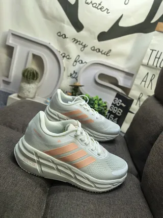 Adidas Repetitor Chaussures de course noires et cuivre 9