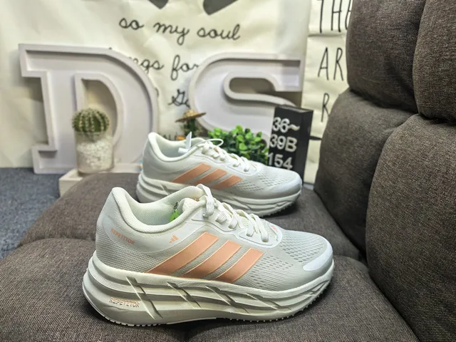 Adidas Repetitor Chaussures de course noires et cuivre 11