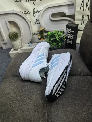 Adidas Repetitor Chaussures de course noires et cuivre 16