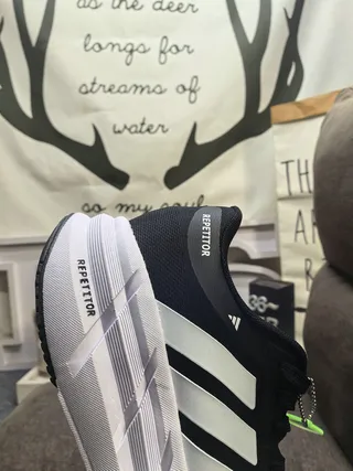 Adidas Repetitor Chaussures de course noires et cuivre 23
