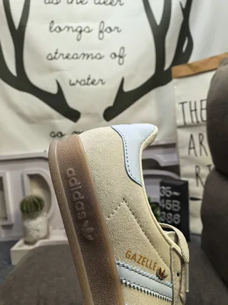 Adidas Samba OG 米色和浅蓝色生活休闲鞋 3