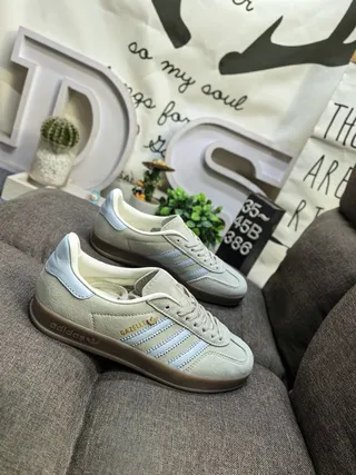 Adidas Samba OG 米色和浅蓝色生活休闲鞋 9