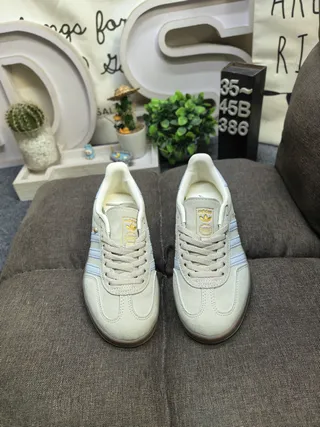 Adidas Samba OG 米色和浅蓝色生活休闲鞋 10