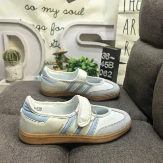 Adidas Samba OG Off-White और Light Blue लाइफस्टाइल स्नीकर