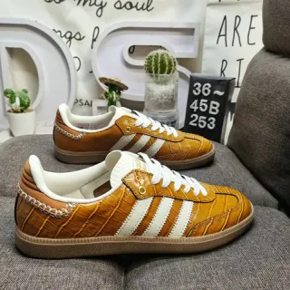 Adidas Samba OG Tan क्रॉक-एम्बॉस्ड चमड़ा लाइफस्टाइल स्नीकर